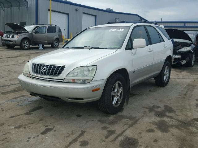 JTJHF10U820282995 - 2002 LEXUS RX 300 WHITE photo 2