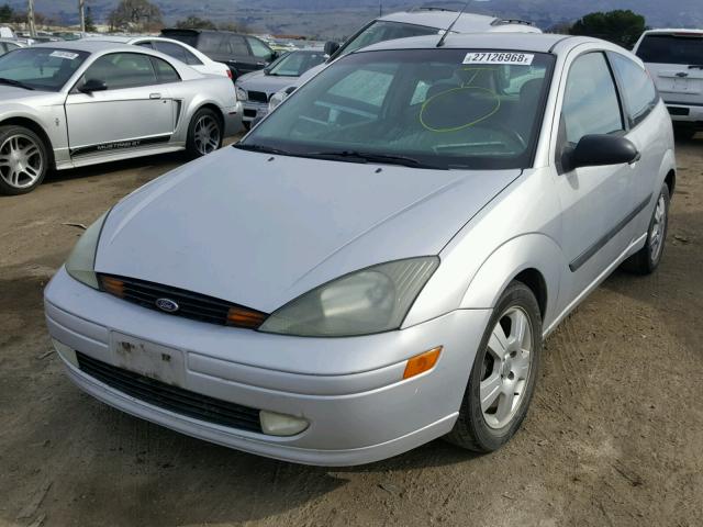 3FAFP31Z43R175365 - 2003 FORD FOCUS ZX3 SILVER photo 2