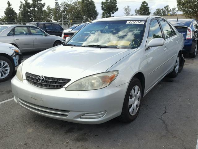 JTDBE32K930242803 - 2003 TOYOTA CAMRY LE SILVER photo 2