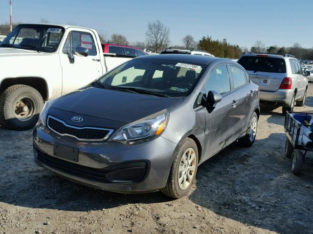 KNADN4A36D6243251 - 2013 KIA RIO EX GRAY photo 2