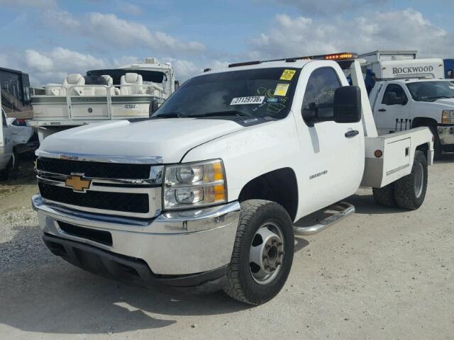 1GB3CZCG9DF174979 - 2013 CHEVROLET SILVERADO WHITE photo 2