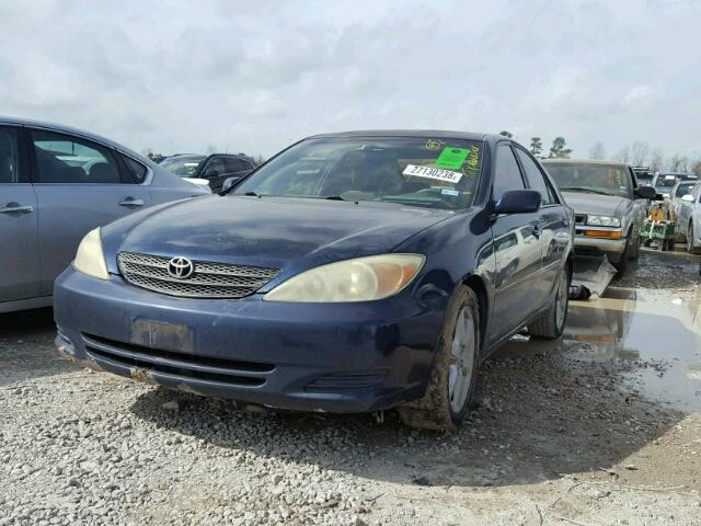 4T1BE32K74U313535 - 2004 TOYOTA CAMRY LE BLUE photo 2