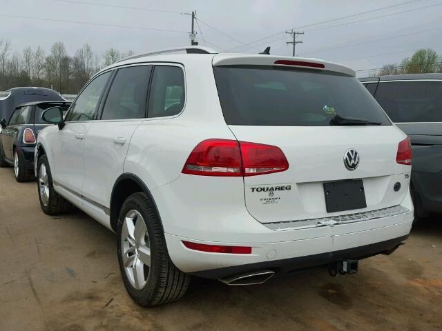 WVGEP9BP9DD002257 - 2013 VOLKSWAGEN TOUAREG V6 WHITE photo 2