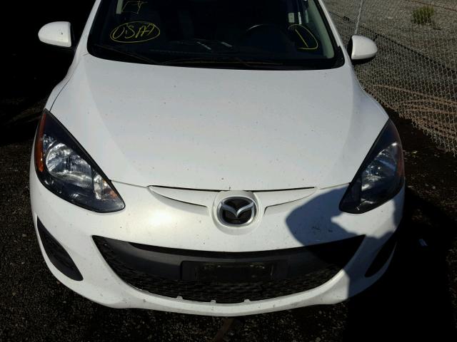 JM1DE1KZ8D0157477 - 2013 MAZDA MAZDA2 WHITE photo 9