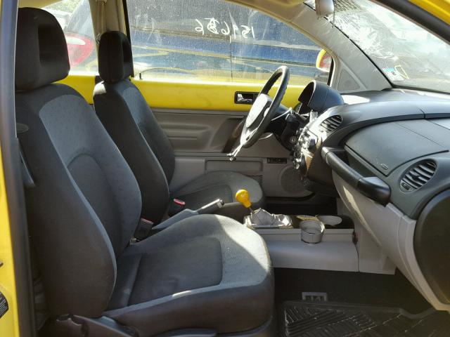 3VWBB61C8WM045169 - 1998 VOLKSWAGEN NEW BEETLE YELLOW photo 5