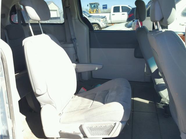 2A4RR5D12AR491590 - 2010 CHRYSLER TOWN & COU SILVER photo 6