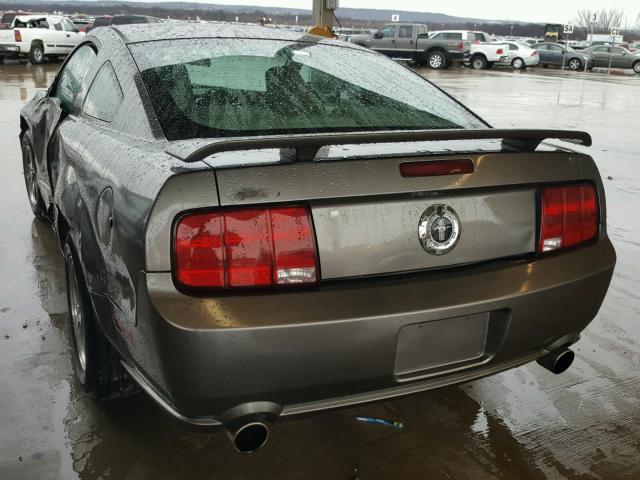 1ZVFT80N555150379 - 2005 FORD MUSTANG GRAY photo 3