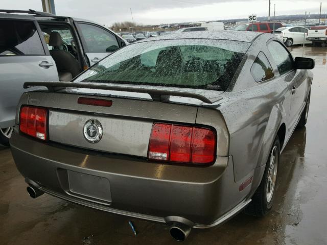 1ZVFT80N555150379 - 2005 FORD MUSTANG GRAY photo 4