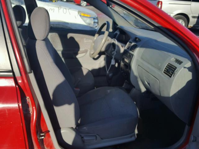 KNADC125246292998 - 2004 KIA RIO RED photo 5