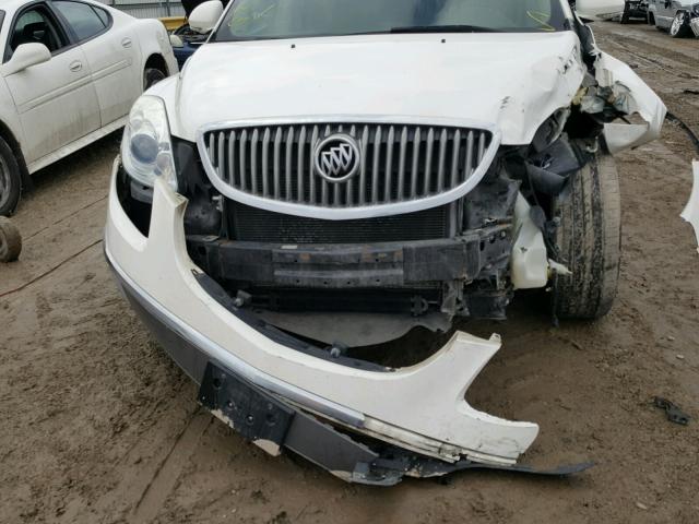 5GAER23708J266089 - 2008 BUICK ENCLAVE CX WHITE photo 9