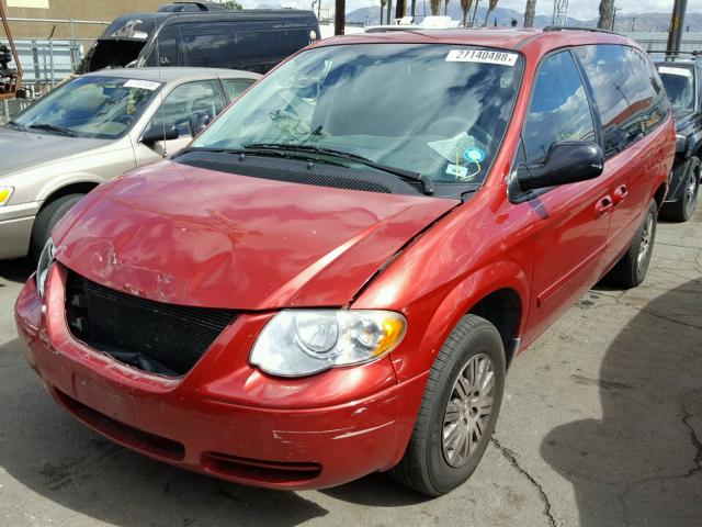 2A4GP44R47R190941 - 2007 CHRYSLER TOWN & COU RED photo 2