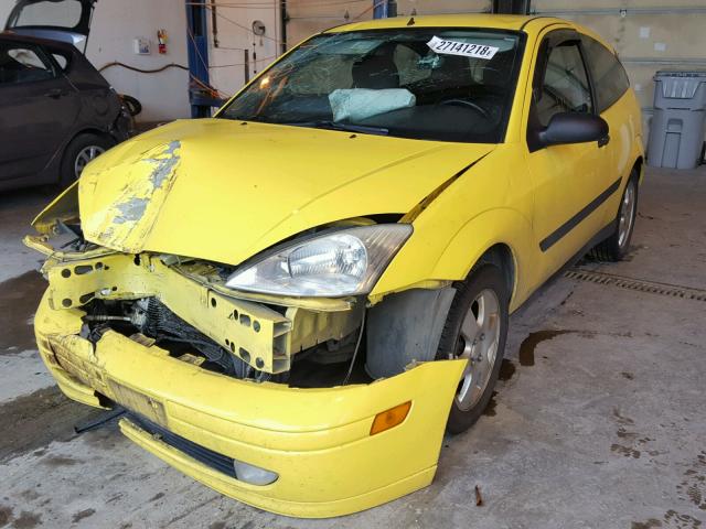 3FAFP313X2R158080 - 2002 FORD FOCUS ZX3 YELLOW photo 2