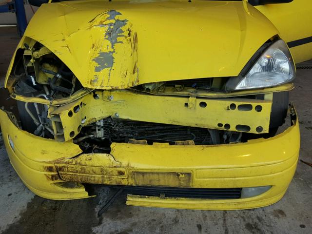 3FAFP313X2R158080 - 2002 FORD FOCUS ZX3 YELLOW photo 9