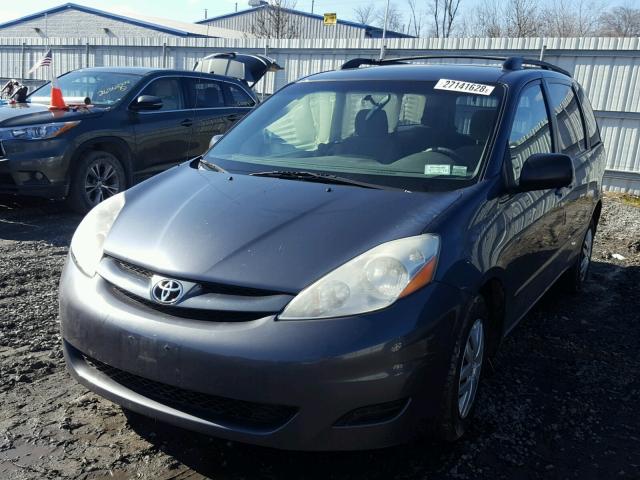 5TDZK23C67S025494 - 2007 TOYOTA SIENNA CE GRAY photo 2