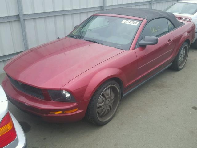 1ZVFT84N455216785 - 2005 FORD MUSTANG RED photo 2