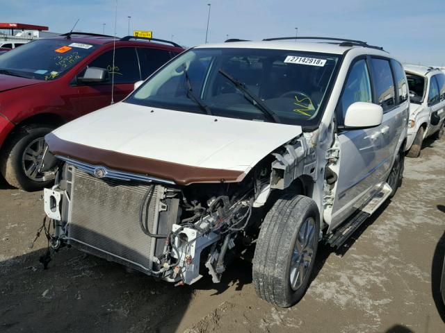 2A4RR5DX6AR290764 - 2010 CHRYSLER TOWN & COU WHITE photo 2