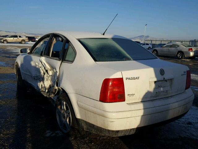 WVWEH63B71E034780 - 2001 VOLKSWAGEN PASSAT GLX 白色 照片 3