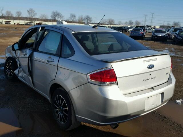 1FAHP36N59W177002 - 2009 FORD FOCUS SES SILVER photo 3