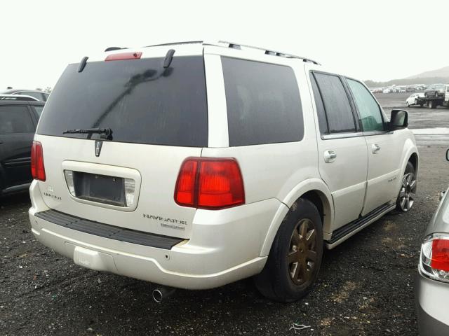 5LMFU28506LJ04269 - 2006 LINCOLN NAVIGATOR WHITE photo 4