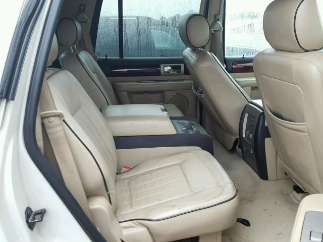 5LMFU28506LJ04269 - 2006 LINCOLN NAVIGATOR WHITE photo 6