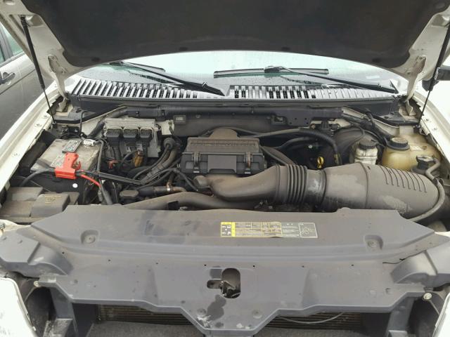 5LMFU28506LJ04269 - 2006 LINCOLN NAVIGATOR WHITE photo 7