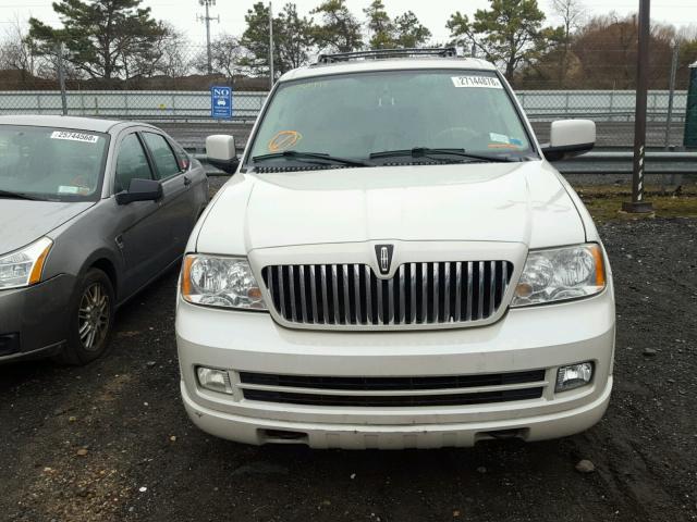 5LMFU28506LJ04269 - 2006 LINCOLN NAVIGATOR WHITE photo 9
