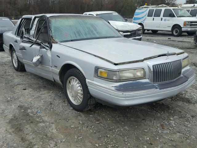 1LNLM83W7TY665544 - 1996 LINCOLN TOWN CAR C SILVER photo 1