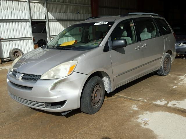 5TDZA23CX5S306973 - 2005 TOYOTA SIENNA CE SILVER photo 2