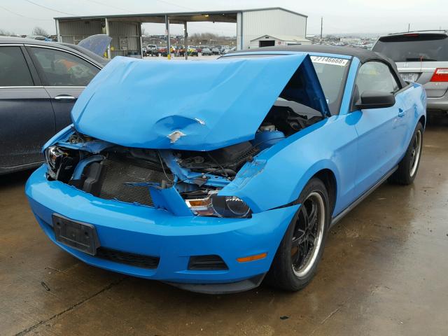 1ZVBP8EM4C5241031 - 2012 FORD MUSTANG BLUE photo 2