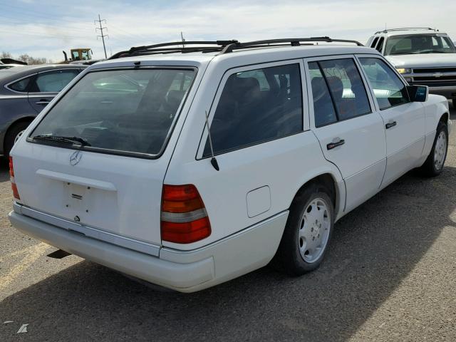 WDBEA92E3RF279808 - 1994 MERCEDES-BENZ E 320 WHITE photo 4