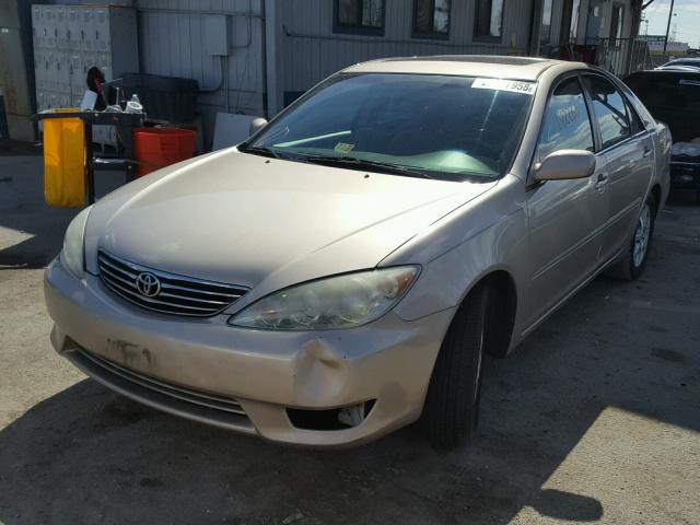 4T1BE30KX6U643188 - 2006 TOYOTA CAMRY LE GOLD photo 2