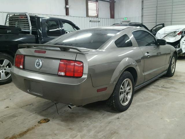 1ZVFT80N855151459 - 2005 FORD MUSTANG CHARCOAL photo 4