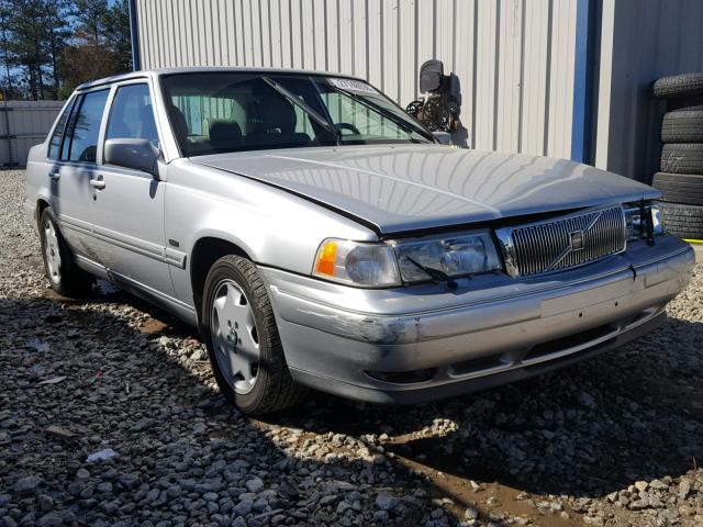 YV1KS9606W1136130 - 1998 VOLVO S90 Srebrny zdjęcie 1