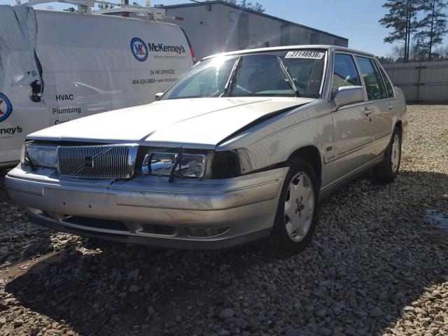 YV1KS9606W1136130 - 1998 VOLVO S90 Srebrny zdjęcie 2