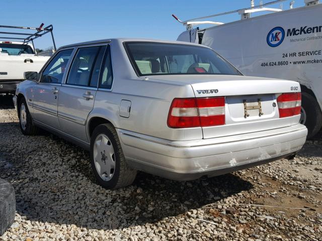 YV1KS9606W1136130 - 1998 VOLVO S90 Srebrny zdjęcie 3