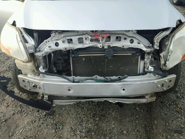 JTDBT923071055693 - 2007 TOYOTA YARIS SILVER photo 9