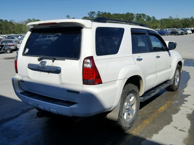 JTEZU14R760082162 - 2006 TOYOTA 4RUNNER SR WHITE photo 4