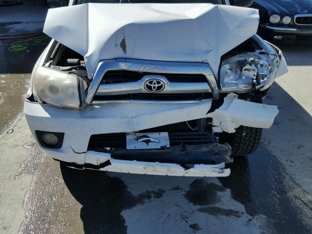 JTEZU14R760082162 - 2006 TOYOTA 4RUNNER SR WHITE photo 7