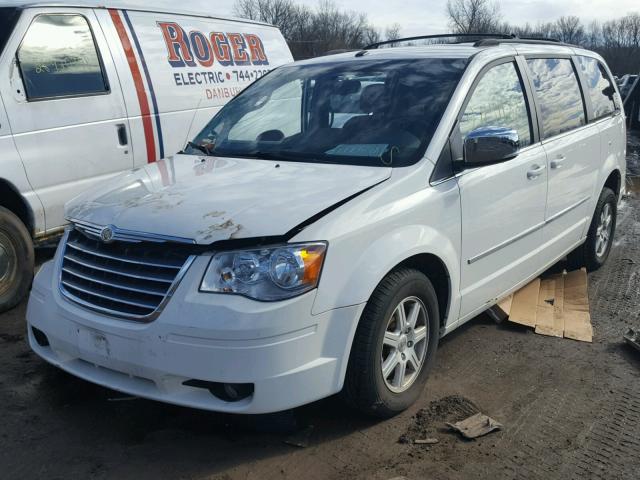 2A4RR8DX7AR361200 - 2010 CHRYSLER TOWN & COU WHITE photo 2