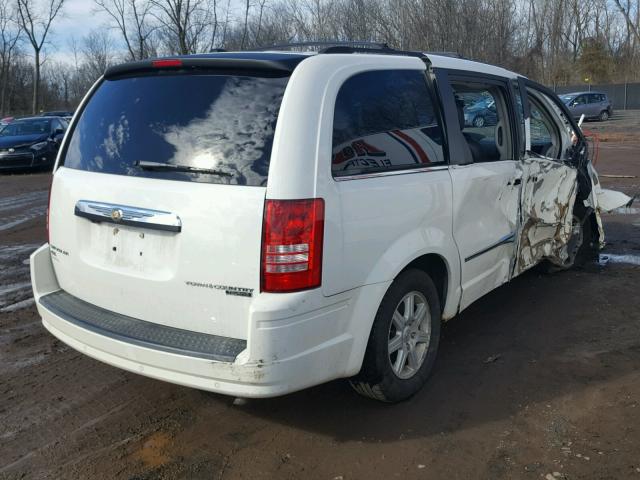 2A4RR8DX7AR361200 - 2010 CHRYSLER TOWN & COU WHITE photo 4