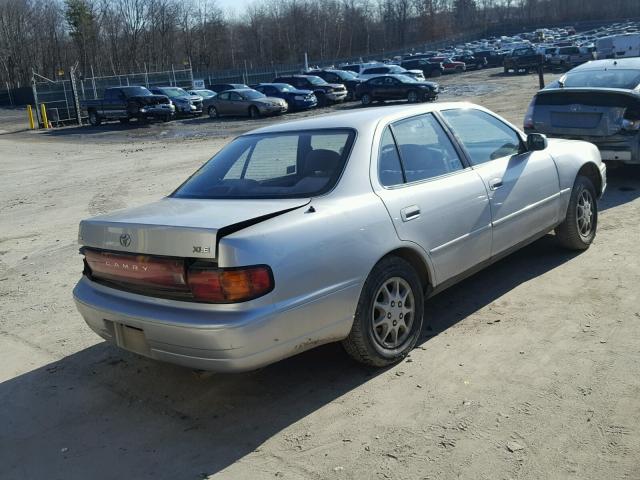 JT2SK13E0N0074227 - 1992 TOYOTA CAMRY XLE SILVER photo 4