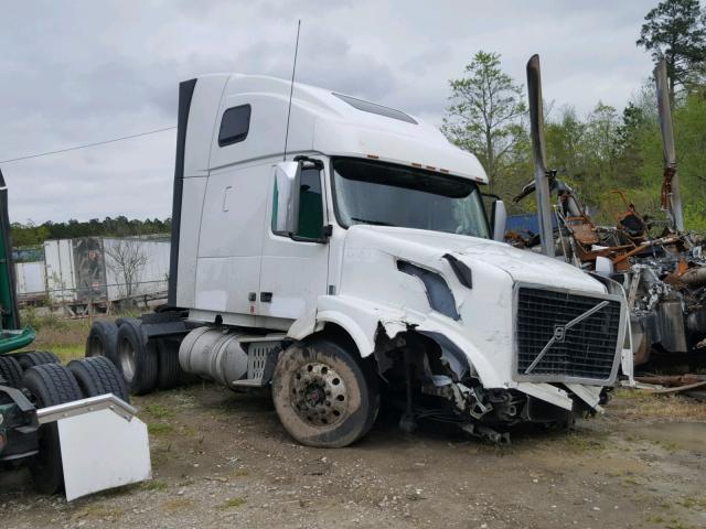 4V4NC9EH4FN919239 - 2015 VOLVO VN VNL WHITE photo 1