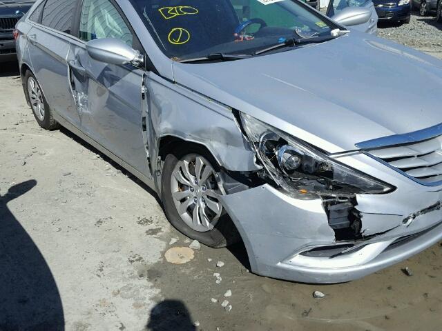 5NPEB4AC8BH096952 - 2011 HYUNDAI SONATA GLS SILVER photo 9