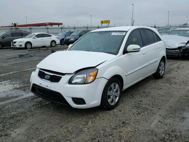 KNADH5A35B6809037 - 2011 KIA RIO BASE WHITE photo 2