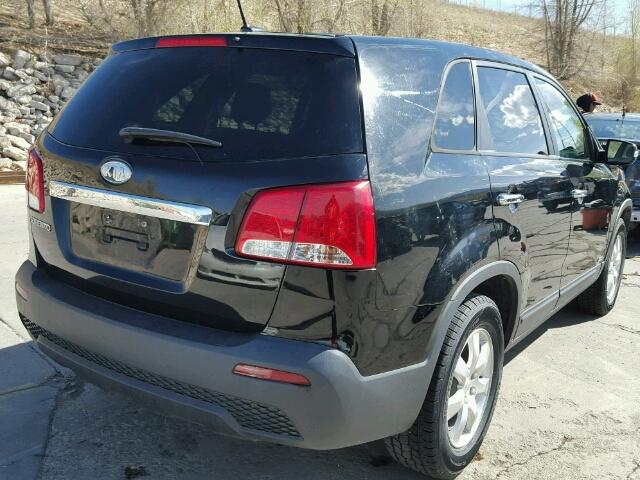 5XYKTCA10BG003857 - 2011 KIA SORENTO BA BLACK photo 4