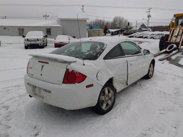 1G2AL15F077265117 - 2007 PONTIAC G5 WHITE photo 4