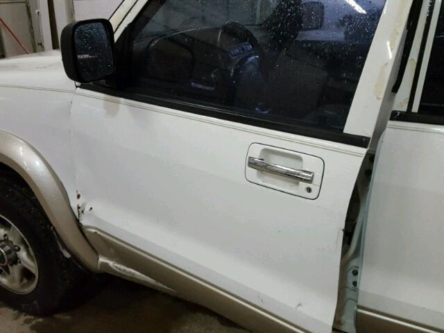 JACDJ58X0Y7J00355 - 2000 ISUZU TROOPER S WHITE photo 9