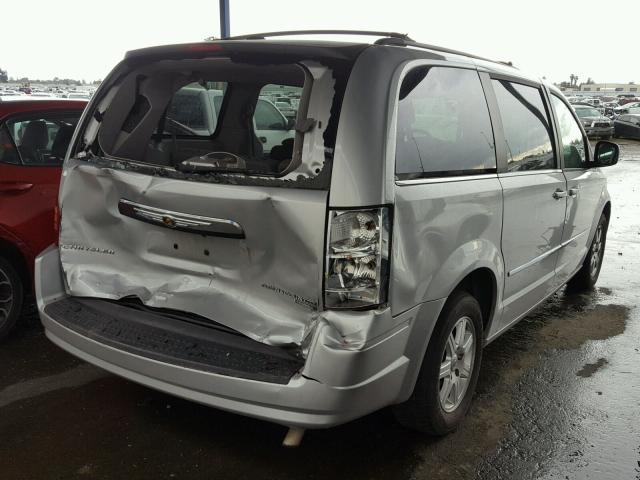 2A4RR5D16AR221648 - 2010 CHRYSLER TOWN & COU SILVER photo 4