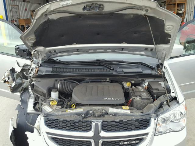 2D4RN3DG4BR614546 - 2011 DODGE GRAND CARA SILVER photo 7