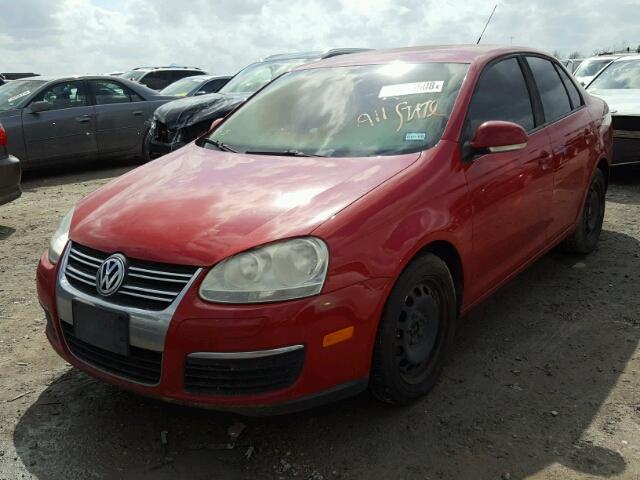 3VWJZ71K49M004644 - 2009 VOLKSWAGEN JETTA S RED photo 2